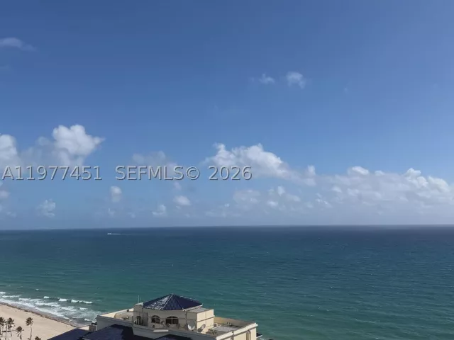 1-bedroom condo for sale in Fort Lauderdale - 551 N Fort Lauderdale Beach Blvd R2201 - MondialRealty