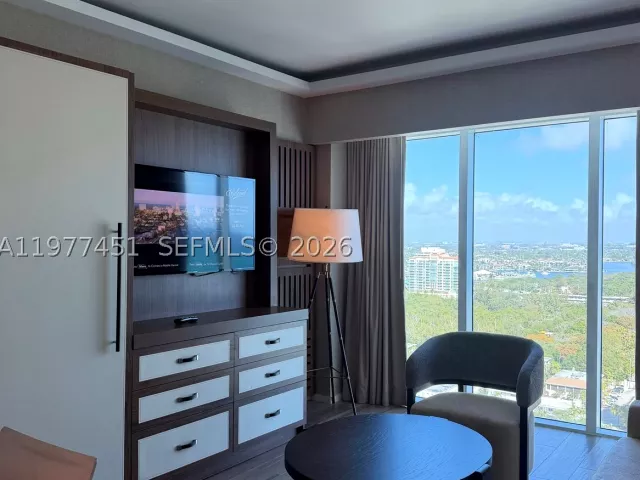 1-bedroom condo for sale in Fort Lauderdale - 551 N Fort Lauderdale Beach Blvd R2201 - MondialRealty
