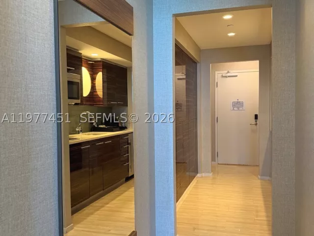 1-bedroom condo for sale in Fort Lauderdale - 551 N Fort Lauderdale Beach Blvd R2201 - MondialRealty