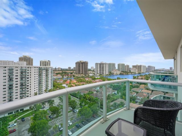 Apartment for rent  Unit #PH-14 - photo 7492000