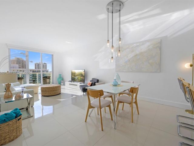 Apartment for rent  Unit #PH-14 - photo 7492003