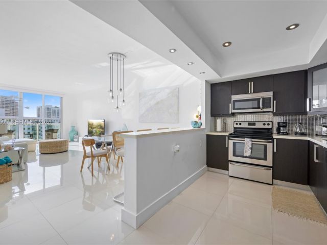 Apartment for rent  Unit #PH-14 - photo 7492007