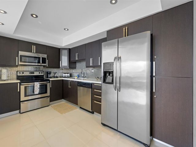 Apartment for rent  Unit #PH-14 - photo 7492008