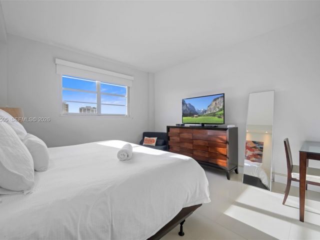 Apartment for rent  Unit #PH-14 - photo 7492009