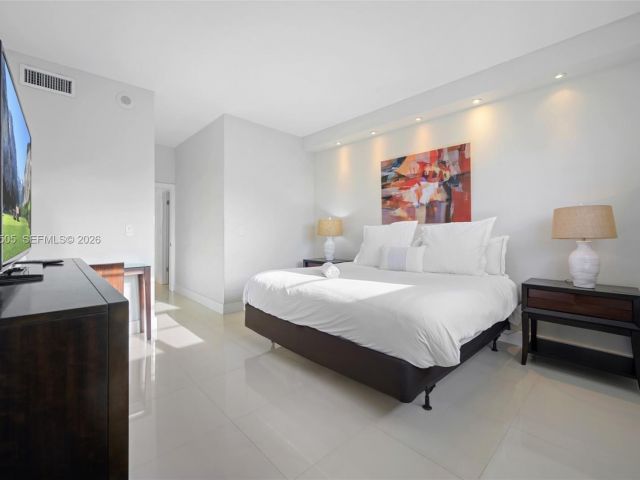 Apartment for rent  Unit #PH-14 - photo 7492010