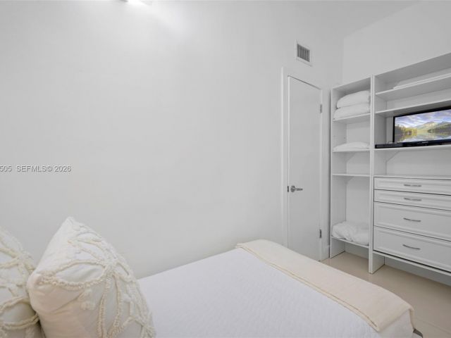 Apartment for rent  Unit #PH-14 - photo 7492011