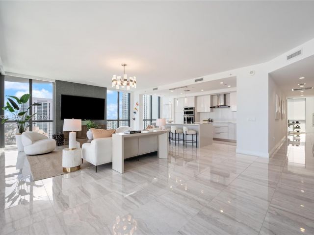 Apartment for sale  Unit #3201 - photo 7511070