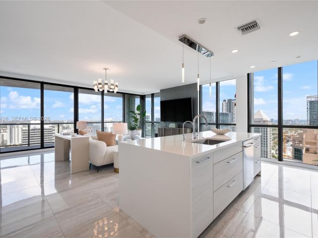 Apartment for sale  Unit #3201 - photo 7511074