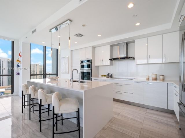 Apartment for sale  Unit #3201 - photo 7511075