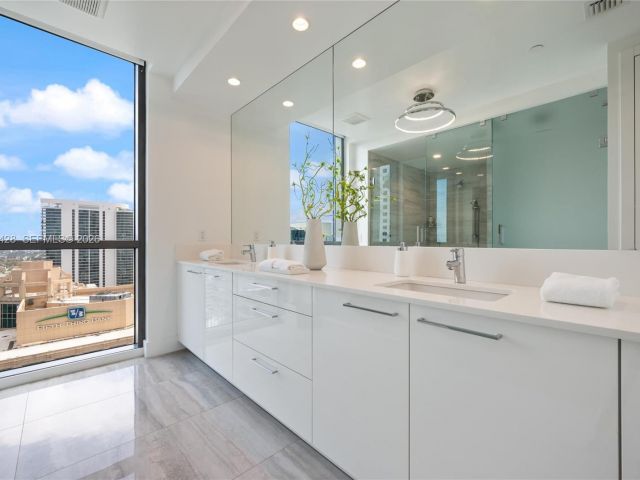 Apartment for sale  Unit #3201 - photo 7511083