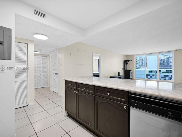 Apartment for sale  Unit #802 - photo 7524386