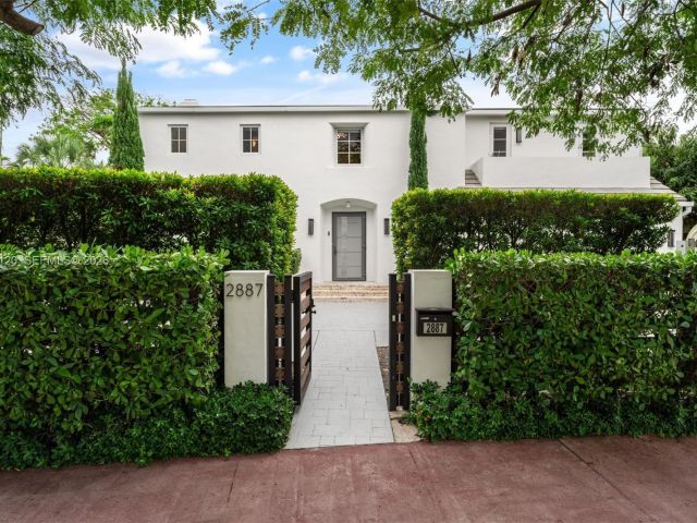 Home for sale at 2887 Pine Tree Dr - photo 7469049