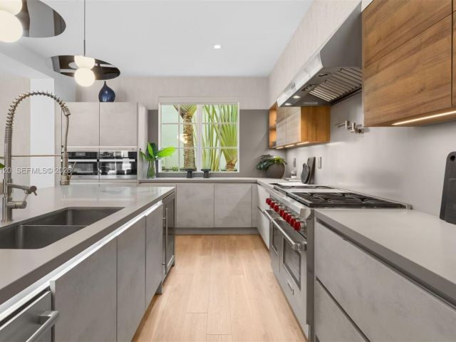 Home for sale at 2887 Pine Tree Dr - photo 7469053