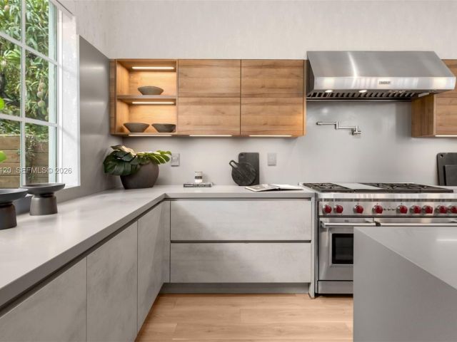 Home for sale at 2887 Pine Tree Dr - photo 7469054