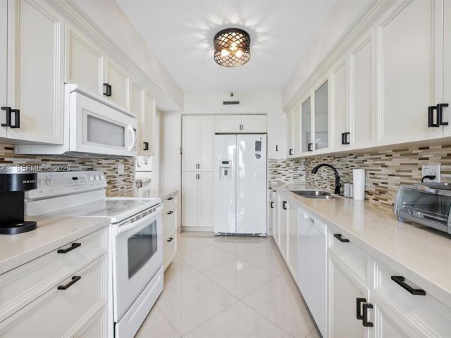 Apartment for sale  Unit #5F - photo 7503777