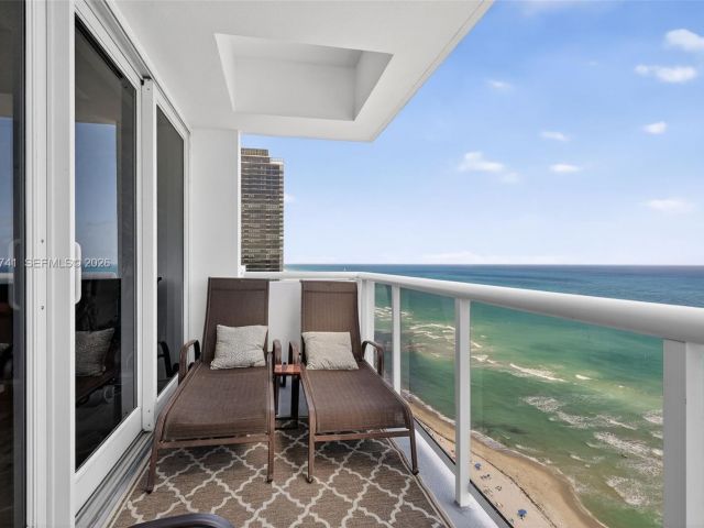 Apartment for sale  Unit #PH4 - photo 7502304