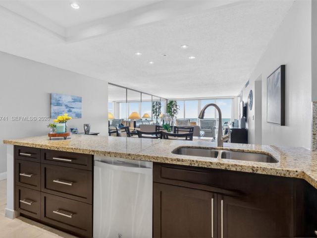 Apartment for sale  Unit #PH4 - photo 7502317