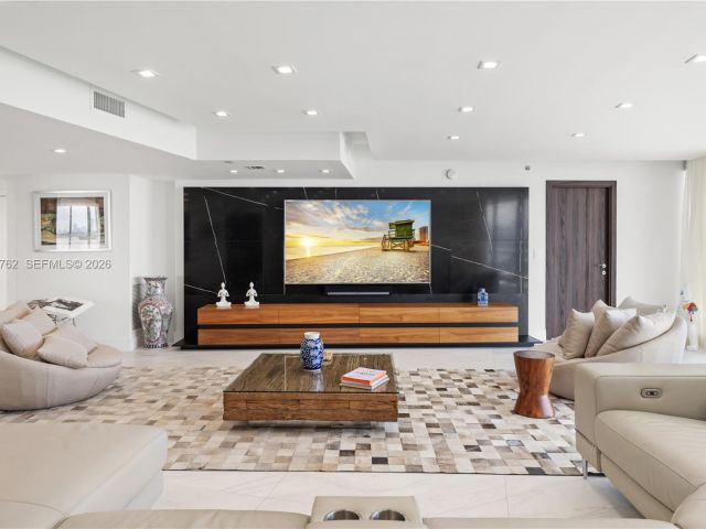 Apartment for rent  Unit #901-902 - photo 7508851