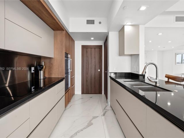 Apartment for rent  Unit #901-902 - photo 7508853