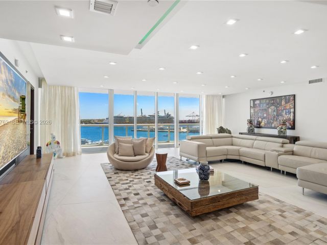 Apartment for rent  Unit #901-902 - photo 7508856