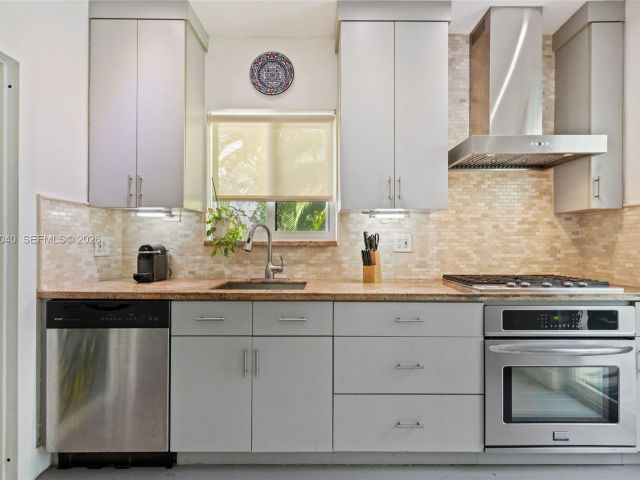 Home for sale at 8819 Hawthorne Ave - photo 7467023