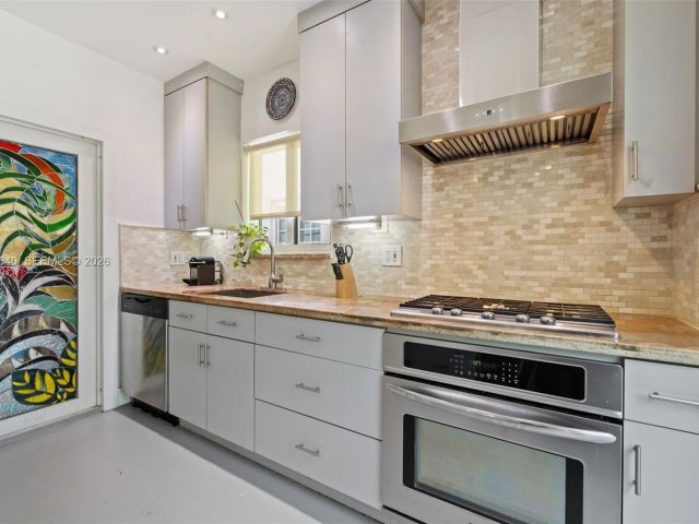 Home for sale at 8819 Hawthorne Ave - photo 7467025