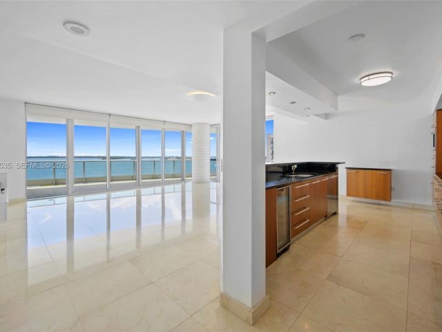 Apartment for sale  Unit #911 - photo 7511694