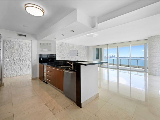 Apartment for sale  Unit #911 - photo 7511698