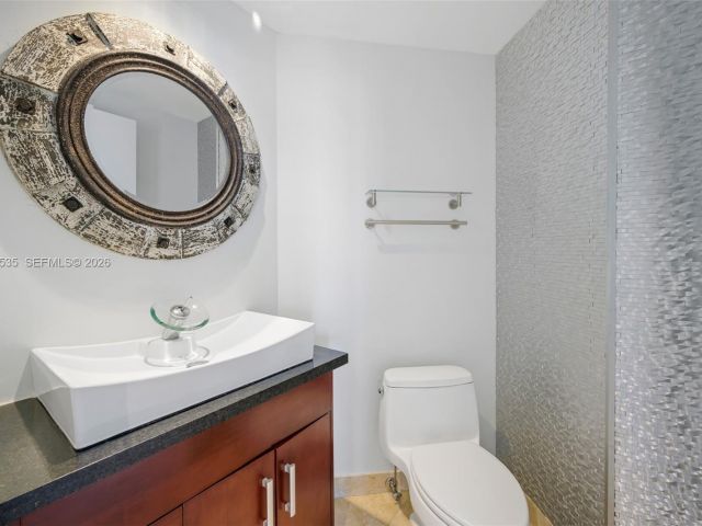 Apartment for sale  Unit #911 - photo 7511700