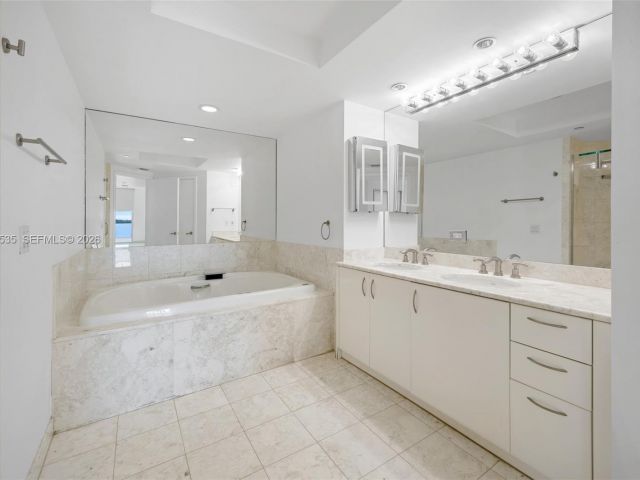 Apartment for sale  Unit #911 - photo 7511703