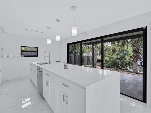 Home for rent at 1608 SW 5th Ct - photo 7482884