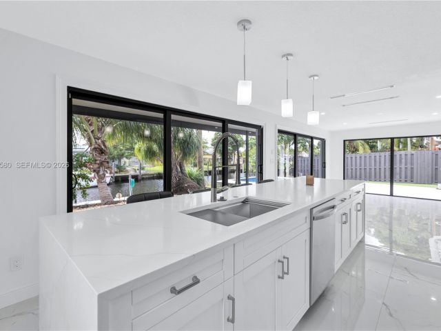 Home for rent at 1608 SW 5th Ct - photo 7482889