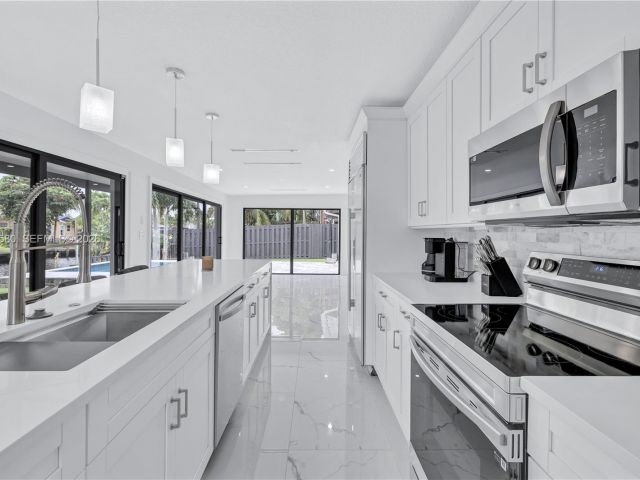 Home for rent at 1608 SW 5th Ct - photo 7482890