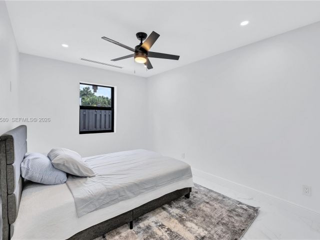 Home for rent at 1608 SW 5th Ct - photo 7482898