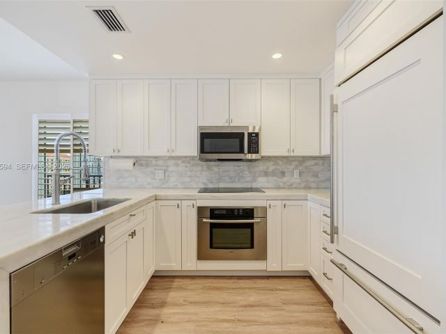 Apartment for rent  Unit #1117 - photo 7453543