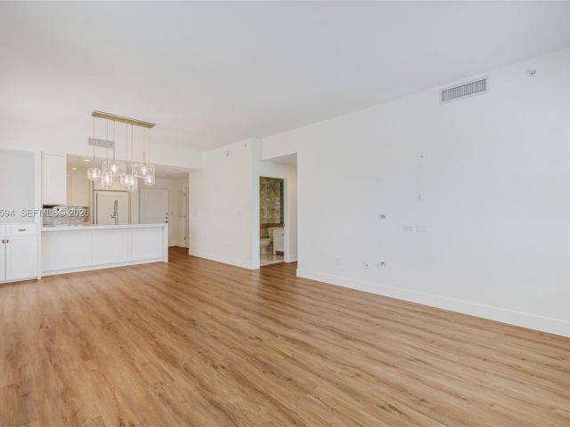 Apartment for rent  Unit #1117 - photo 7453547