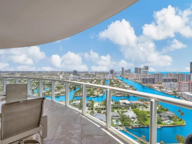 3-bedroom condo for rent in Aventura - 21200 Point Pl PH 2804 - MondialRealty