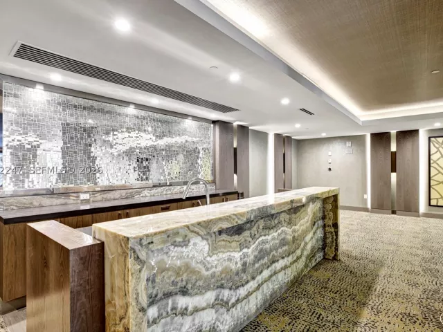 3-bedroom condo for rent in Aventura - 21200 Point Pl PH 2804 - MondialRealty
