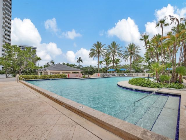 3-bedroom condo for rent in Aventura - 21200 Point Pl PH 2804 - MondialRealty
