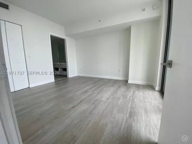 2-bedroom condo for rent in Miami - 45 SW 9th St 3703 - MondialRealty