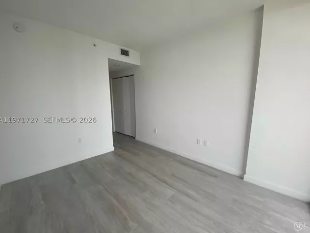 2-bedroom condo for rent in Miami - 45 SW 9th St 3703 - MondialRealty