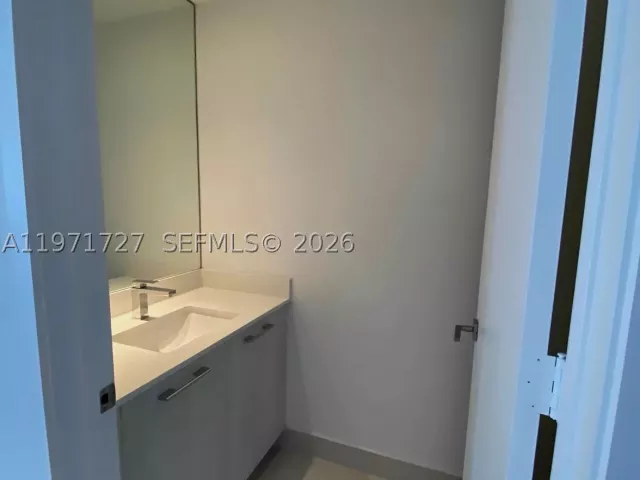 2-bedroom condo for rent in Miami - 45 SW 9th St 3703 - MondialRealty