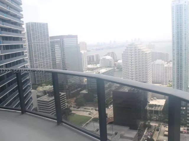 2-bedroom condo for rent in Miami - 45 SW 9th St 3703 - MondialRealty