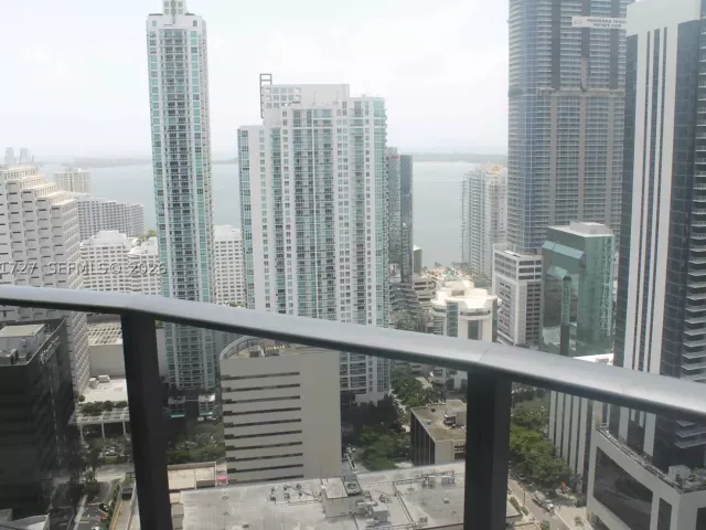 2-bedroom condo for rent in Miami - 45 SW 9th St 3703 - MondialRealty