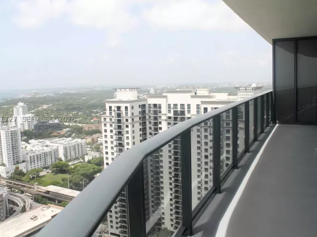 2-bedroom condo for rent in Miami - 45 SW 9th St 3703 - MondialRealty