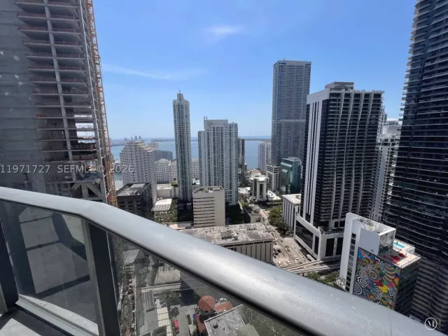 2-bedroom condo for rent in Miami - 45 SW 9th St 3703 - MondialRealty