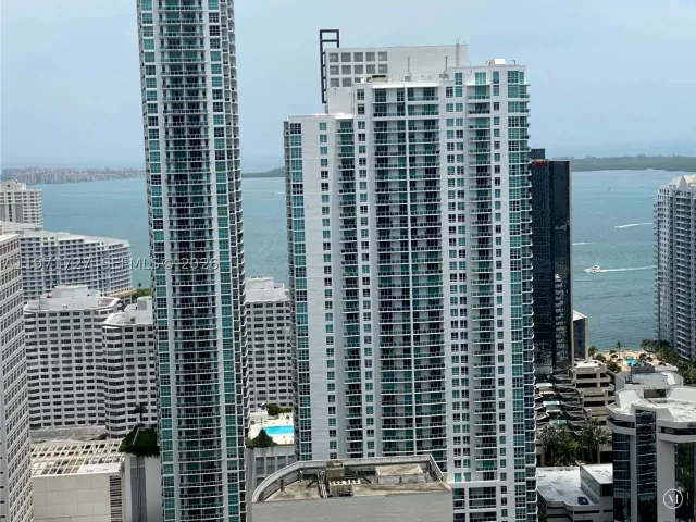 2-bedroom condo for rent in Miami - 45 SW 9th St 3703 - MondialRealty