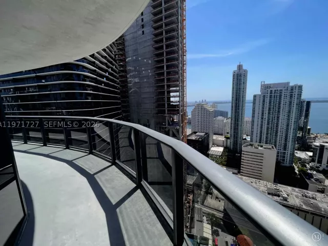 2-bedroom condo for rent in Miami - 45 SW 9th St 3703 - MondialRealty