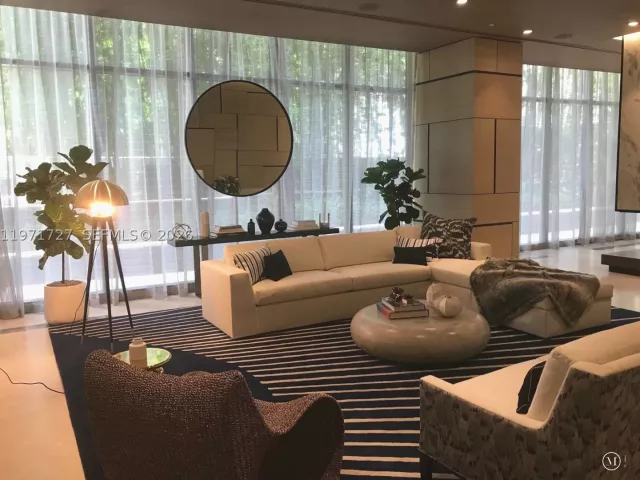 2-bedroom condo for rent in Miami - 45 SW 9th St 3703 - MondialRealty