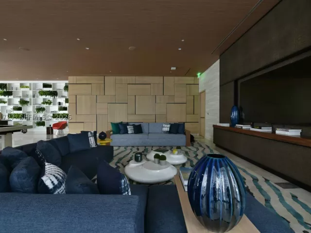 2-bedroom condo for rent in Miami - 45 SW 9th St 3703 - MondialRealty